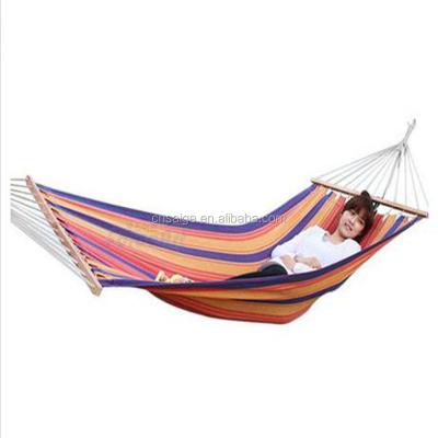 China Durable Cotton Rope Camping Hammock With Wooden Bar For Outdoor Relaxion for sale