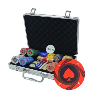 China Round 200PCS/LOT Fishing Ceramic Heart Coins Texas Hold'em Poker Ceramic Chip Entertainment Chips Aluminum Suitcase Set for sale