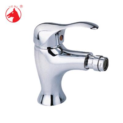 Cina Contemporary High Quality Single Handle Chrome Modern Brass Toilet Bidet Faucet in vendita