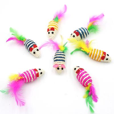 China Viable multicolor random sisal mouse cat toy with colorful feathers sisal mouse pet toys for sale