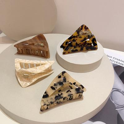 China Back fashion simple temperament wind triangle cloud acetate lazy plaid geometric hair claw for sale