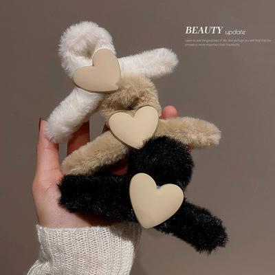 China Hot Selling Fashion Rabbit Hair Women Heart Back Main Shark Cuts Custom Acrylic Hair Claw for sale