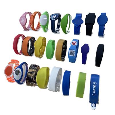 China Waterproof / CMRFID Programmable Waterproof Nfc Passive Wristband Silicone Rfid Wristband Payment Waterproof Gym Moneyless Access Control for sale