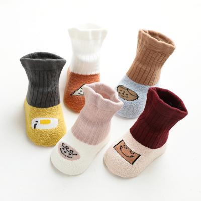 China Sporty Cotton Newborn Baby Kids Fuzzy Sock Set Scrunchie Lovely Ankle Floor Bumps Baby Toddler Cute Warm Non-slip Shoes for sale