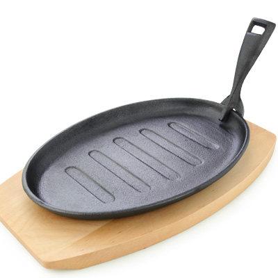 China Sustainable Wholesale Cast Iron Induction Sizzler Dish With Wooden Tray Sizzling Dish for sale