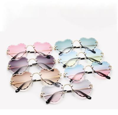 China Fashion Sunglasses 2021 Custom Logo Women Sunglasses Metal Temple Summer Frameless Sun Glasses Heart Shape Rimless Glass for sale