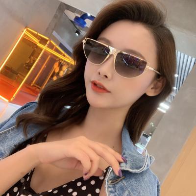 China Lady Luxury Sun Glasses 2020 Shades of Small Luxury Unique Gradient Women's Sun Glasses Shades Punk Women's Sun Glasses for sale