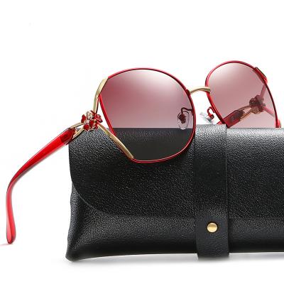 China Polarized Sunglasses Fashion Four-leaf Cloverd Driving Frame Polarized Oversized Sunglasses Women Brand for sale