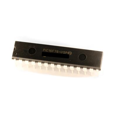 China New original standard microcontroller, CMOS, IC, PIC16F76-I/SP 8 bit, 368B series, RAM, 8kB flash, DIP-28,16F76 IC for sale