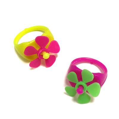 China 3D MODEL Plastic Finger Ring Windmill Cheap Mini Toys for 35mm capsule gifts for sale