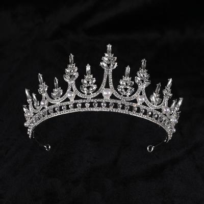 China Alloy Fashion Design Wedding Tiara With Rhinestone And Pearl Wedding Accessories for sale