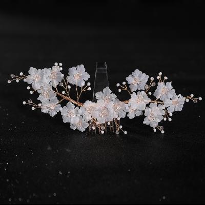 China Metal Bridal Hair Accessories Combs Clip Wedding Hair Comb Flower Pearl Bridal Hair Comb Flower for sale