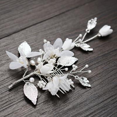 China Alloy pearl flower bridal hair comb+ceramic hair accessories bridal handmade pearl hair comb wedding imitation for sale