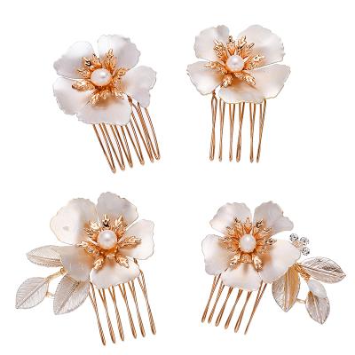 China Handmade Wholesale Bridal Hair Accessories Jewelry Metal Flower Bridal Wedding Hair Comb for sale