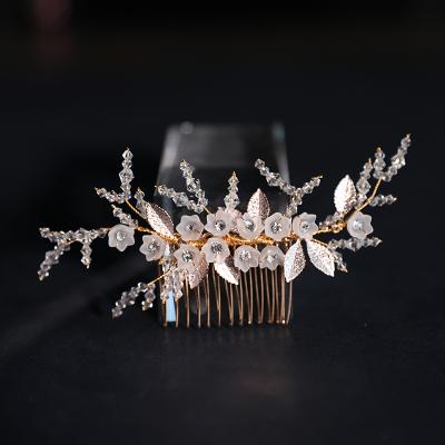 China Alloy+Crystal+Plastic Leaves Handmade Wedding Hair Comb Accessories Crystal Flower Wedding Hair Comb for sale