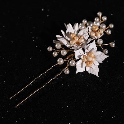 China ODM Newest Design Handmade Wedding Bridal Hair Clips Beads Crystal White Flower Hair Pins for sale