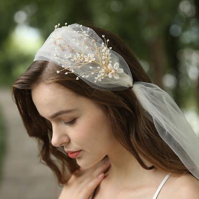 China Cut Edge Fashion Bridal Handmade Flower Decorated Beads Bridal Lace Veil Wedding Veil Along for sale