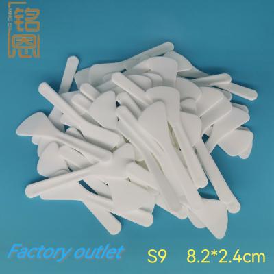 China Small and exquisite quality guaranteed administer small plastic cosmetic cream spoon spatula for sale