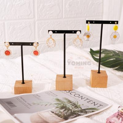 China Modern Luxury Black Jewelry Earring Display Holder Metal Jewelry Stand Holder Gold Earring Display Holder for sale