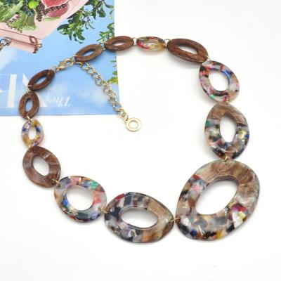 China 2021 CLASSIC Circle Acrylic Luxury Link Chain Fashion Curved Circle Acetate Acetate Jewelry Luxury Necklace for sale