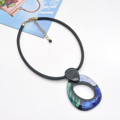 China 2021 2022 FASHIONABLE Newest Design Hot Selling Short Acrylic Necklace Pendant for sale