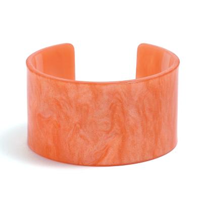 China Factory Environmental Friendly ODM Accepted Heathered Pattern Resin Bangle For Women Wide Cuff Acrylic Bangle for sale