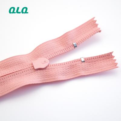 China Viable Manufacturer #3 5# 8# 10# End End Colorful Zipper Garment Nylon Auto Lock Zipper for sale