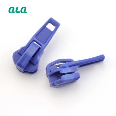 China 'Eco-friendly Manufacturer High Quality Custom Logo Pom Direct Slider Zipper Puller for sale