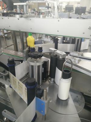 China Automatische Dubbele Zijsticker Etiketteringsmachine voor Shampoo Ovale en Vlakke Flessen Te koop