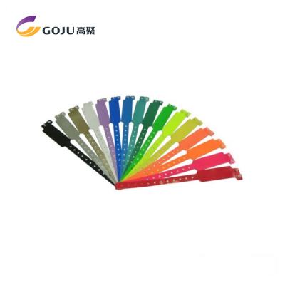 China Gj-6060B PVC Wide Vinyl Wristband Custom PVC Wristband Shape Wristband for sale