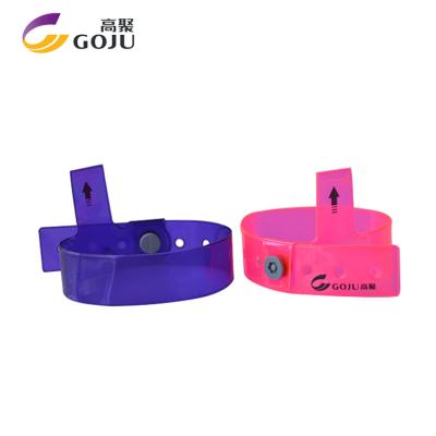 China Direct Promotion Manufacturer Party Hand Sanitizer Wristband Hand Dispenser With Bottle for sale