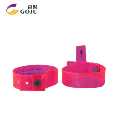 China Promotion Factory Cheap New Design Waterproof PVC Wristband Hand Dispenser Sanitizer Wristband for sale