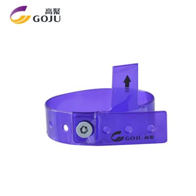 China Adult Wristband 2021 New Promotion Hot Sale PVC Material Hand Sanitizer Wristband, Dispenser Wristband Sanitizer for sale