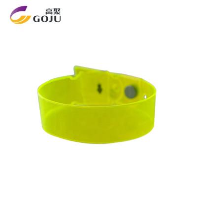 China China Wholesale PVC Material Hand Sanitizer Wristband Sanitizer Dispenser Can Custom Wristbands for sale