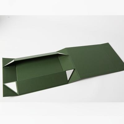 China Cardboard Folding Magnetic Packaging Box , Green Magnetic Gift Box Custom Printing for sale