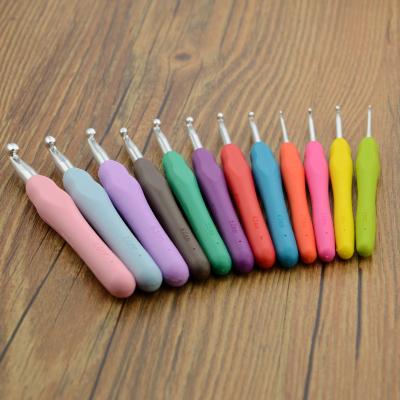 China Hand Knitting DIY Crochet Hook Colorful Crafts Set Aluminum Colorful Color Knitting Sewing Kit for sale