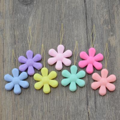 China Hand Knitting Colorful Hand Tool Sewing Flower Shape Plastic Needle Threader for sale