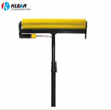 China Solar Panel Machine Long Handle Viable Solar Panel Cleaning Brush for sale