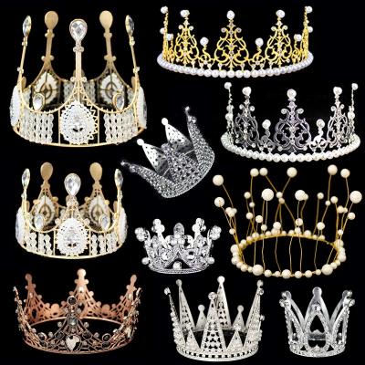 China Iron and plastic New Design 3d High Quality Metal Crown Gold Plating Cake Topper For Girls Cake Valentine Cake Birthday Party for sale