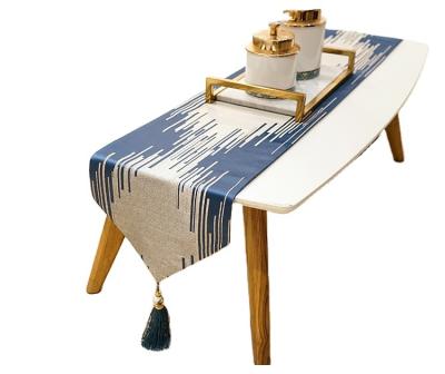 China Jacquard Triangle End Cotton Table Runner With Tassel Home Decorative Striped Table Top With Silk Shimmer for sale