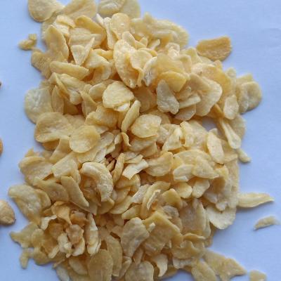 China Spice Seasonings Fried Garlic Flakes Wholesale Price pungent ,strong and characteristic for sale