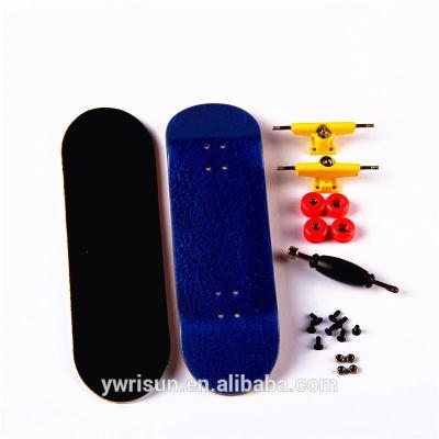 China RSFN0011 Canadian Maple Wood Fingerboard Nice 29mm or 32mm Truck Finger Skateboard for sale