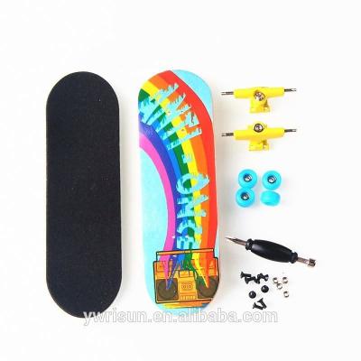 China Custom Wholesale Nice Maple Canadian Wood Fingerboard Deck Fingerboard Graphic Skateboard RSFN0016 for sale