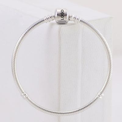 China Factory Wholesale CLASSIC Silver Fashion Bracelet S925 Classic Ladies Charm Bracelet for sale