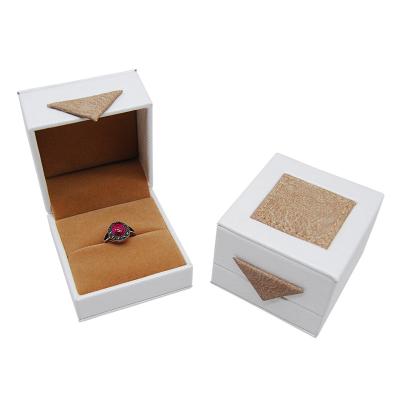 China Low moq eco-friendly hot sale leather weeding leather ring box travel ring display box customized for sale