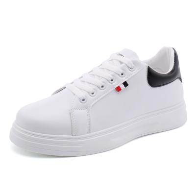 China High Quality Anti Slip Anti Slip Leather Made White Flat Sneakers Black Casual Men Sneakers Sport Shoes for sale