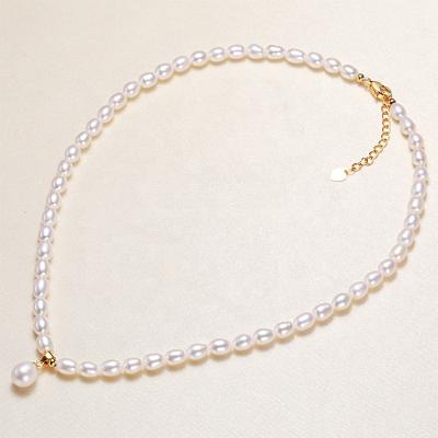 China Latest Design CLASSIC Freshwater Pearl Necklace Small Rice Pearl Pendant Necklace With Pendant for sale