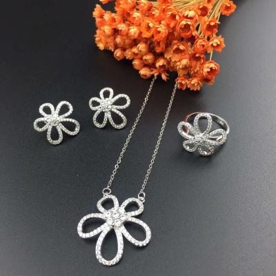 China 18K White Gold Diamond Jewelry Set with Necklace Ring and Earrings for sale