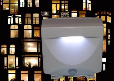 China Luz llevada recargable del trabajo del ABS con 3 bulbos del LED para al aire libre interior en venta