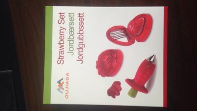 Cina Taglierina di plastica dell'affettatrice della fragola messa con le lame dell'acciaio inossidabile in vendita